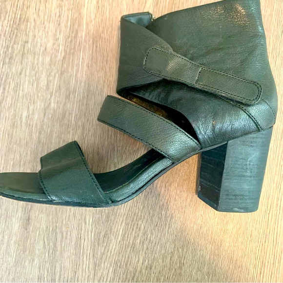 Eileen Fisher Shoes - Eileen Fisher Black Leather Heeled Sandals